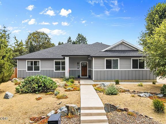 2nd image of 1609 Pacific Ln