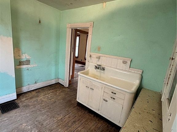 2nd image of 510 East Ave