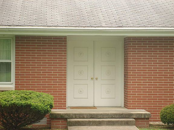 4th image of 609 Greenhills Dr
