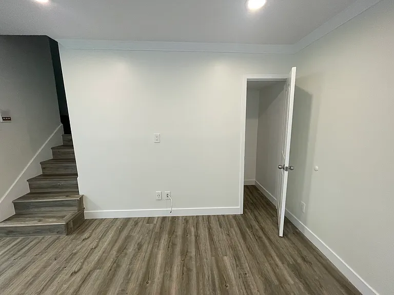 1037 Linden Ave #8 — Photo 25