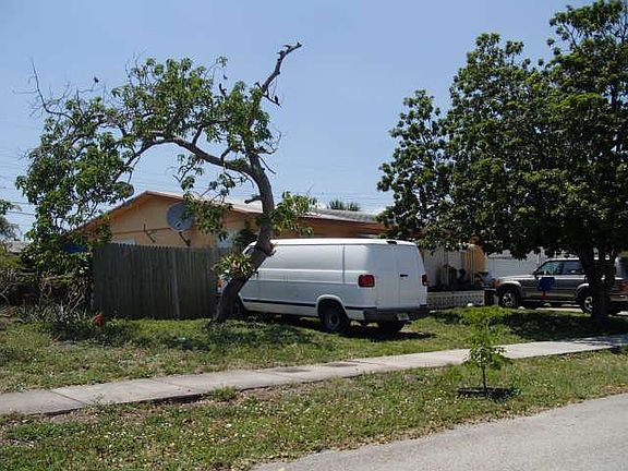 3rd image of 1140 NE 23rd Ct