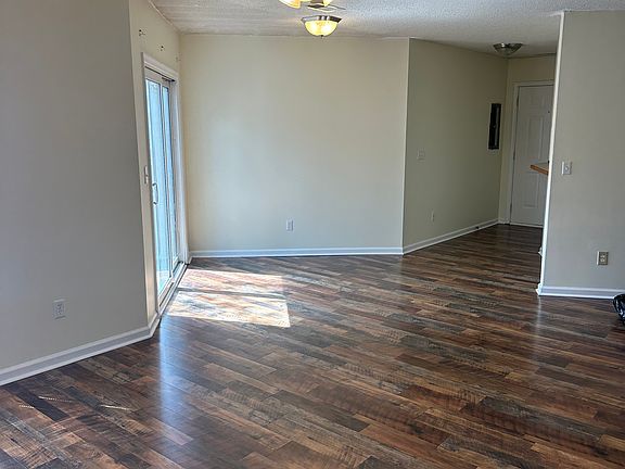 Living room/dining room