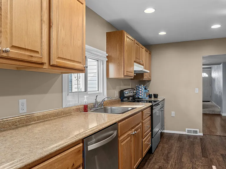 607 Foreland St — Photo 21