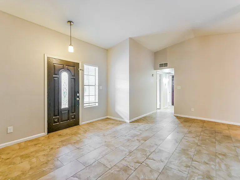 2641 E Isabella Ave — Photo 6