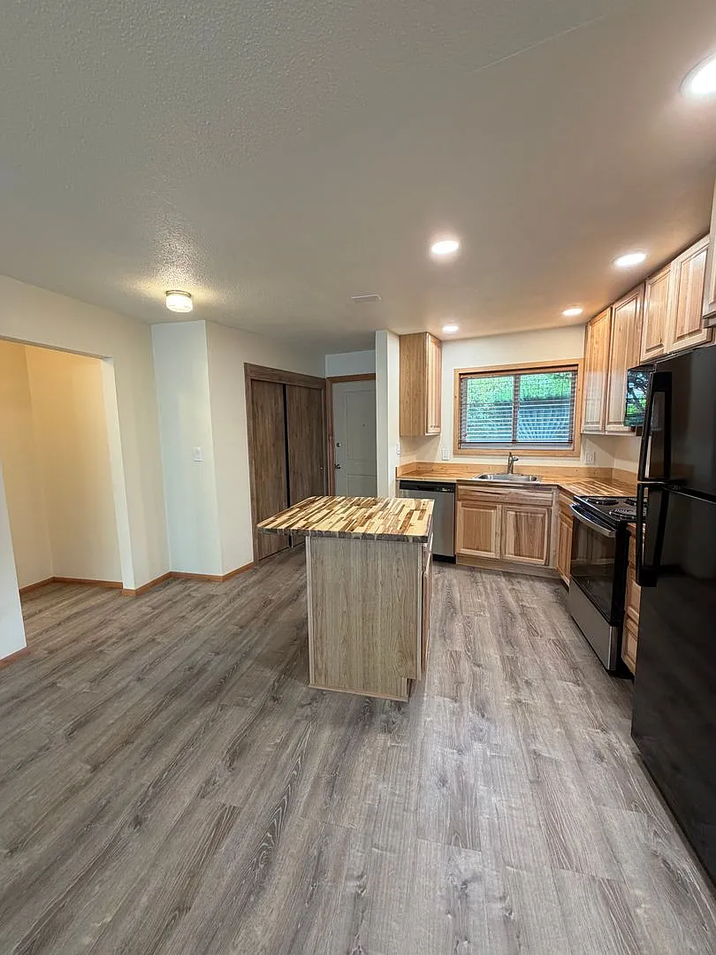 Citadel Apartments — Photo 4