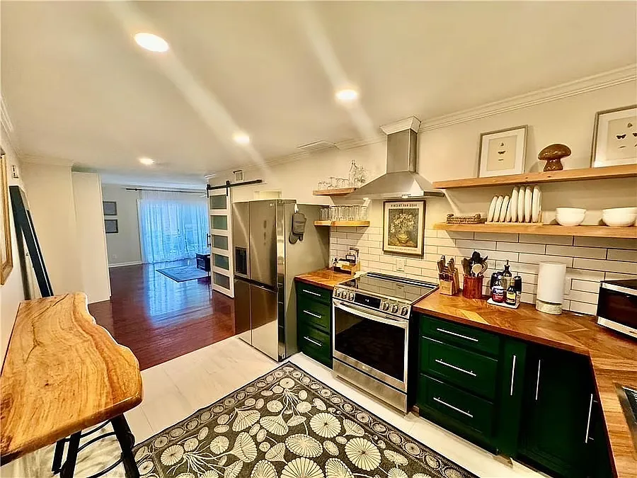 1 bed, 960 sqft, $2,000 — Photo 2