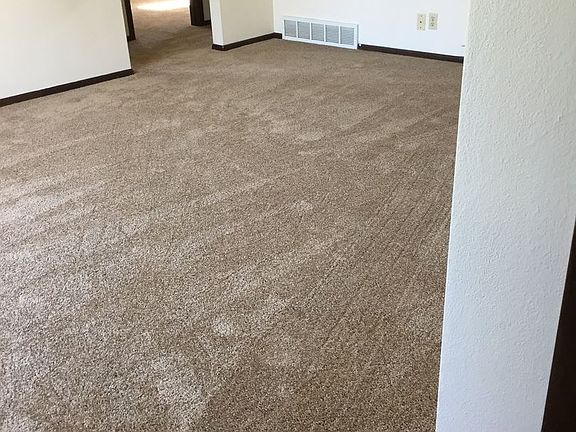 5th image of 217 Lyndhurst Dr