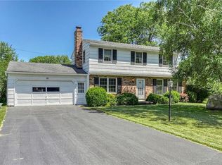 10 Hara Cres, Fairport, NY 14450