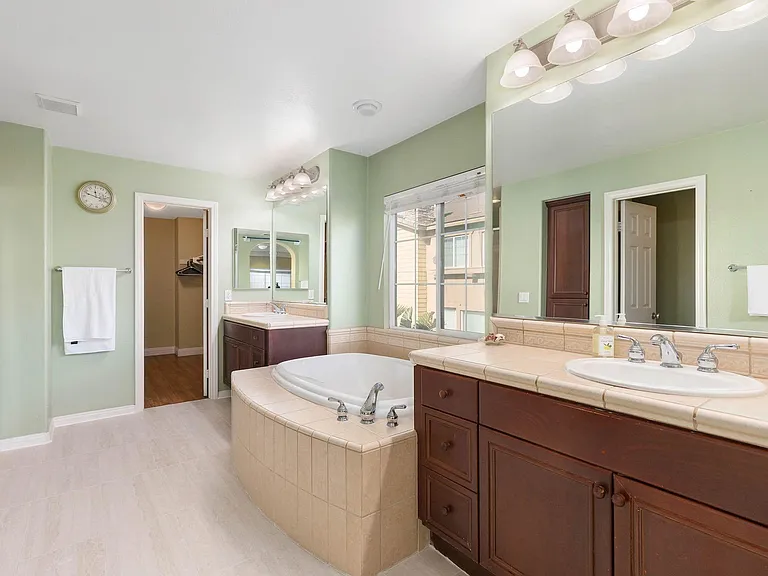 7597 Freestone Ct — Photo 11