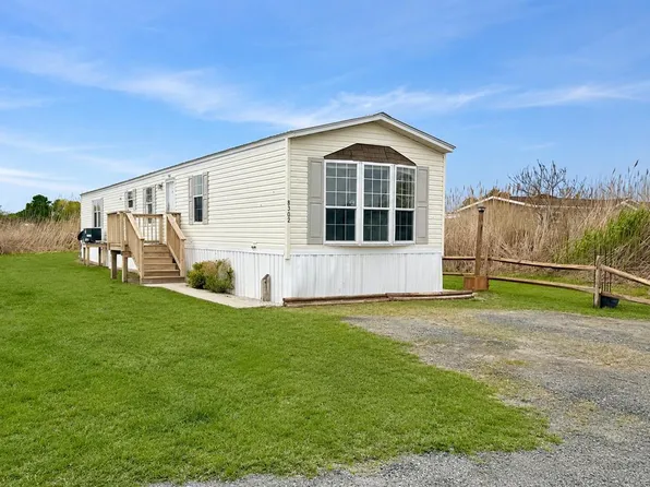 8302 Seaweed Dr, Chincoteague, VA 23336