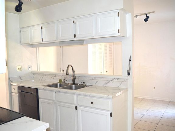 3rd image of 1504 Glenmont Ct