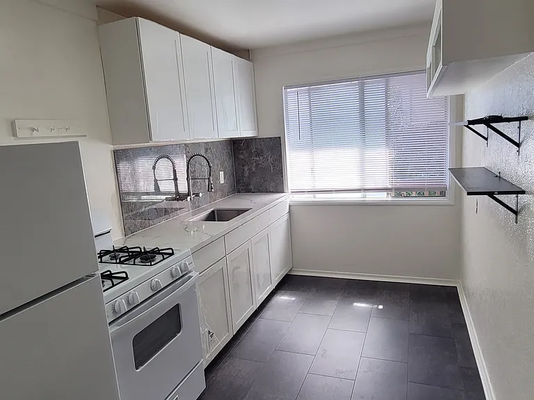 14881 Saturn Dr — Photo 1