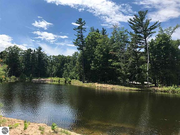 2nd image of 5 Frog Pond Dr