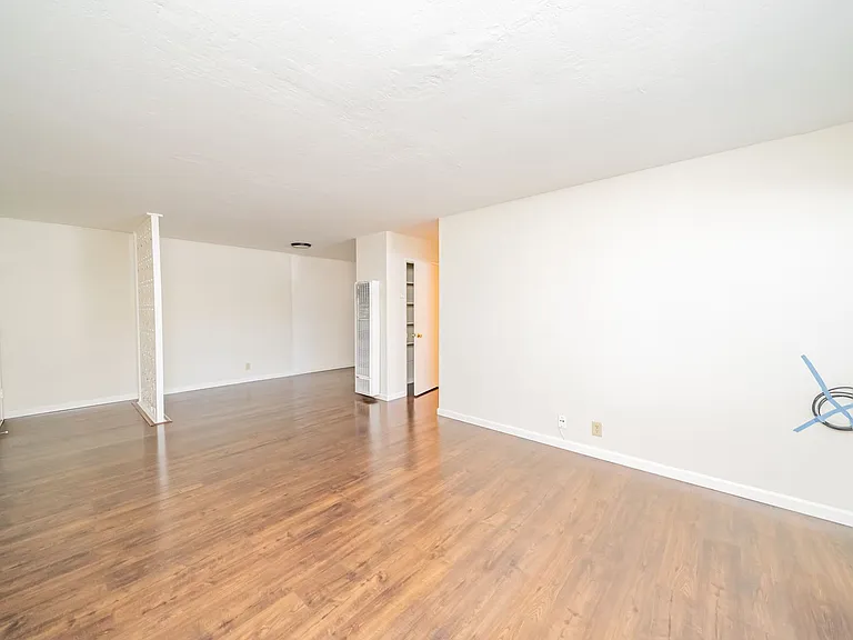 9309 Bancroft Ave — Photo 7