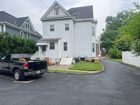 2nd image of 210 Walnut Ave Floor 1