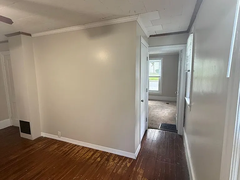 523 Center St — Photo 5