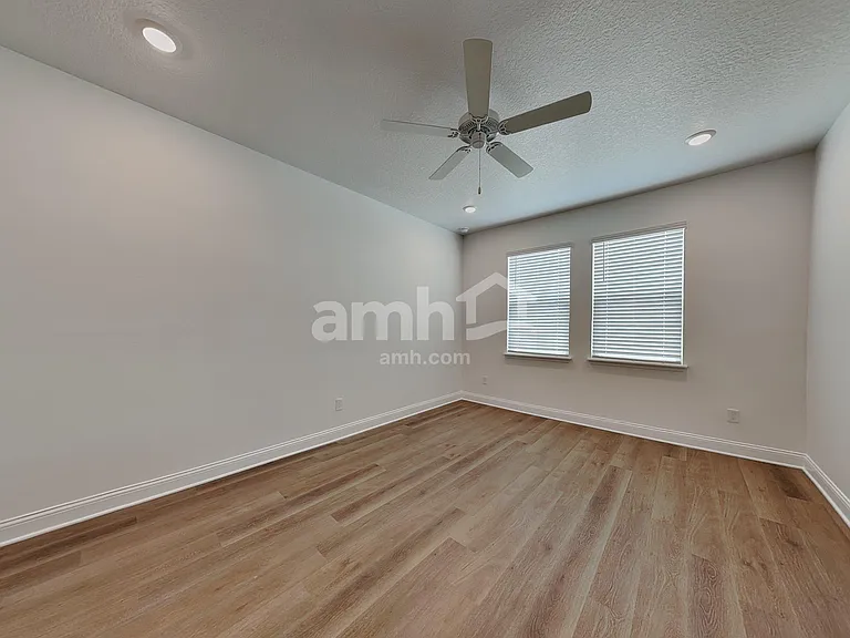 16381 Aubergine Aly — Photo 11