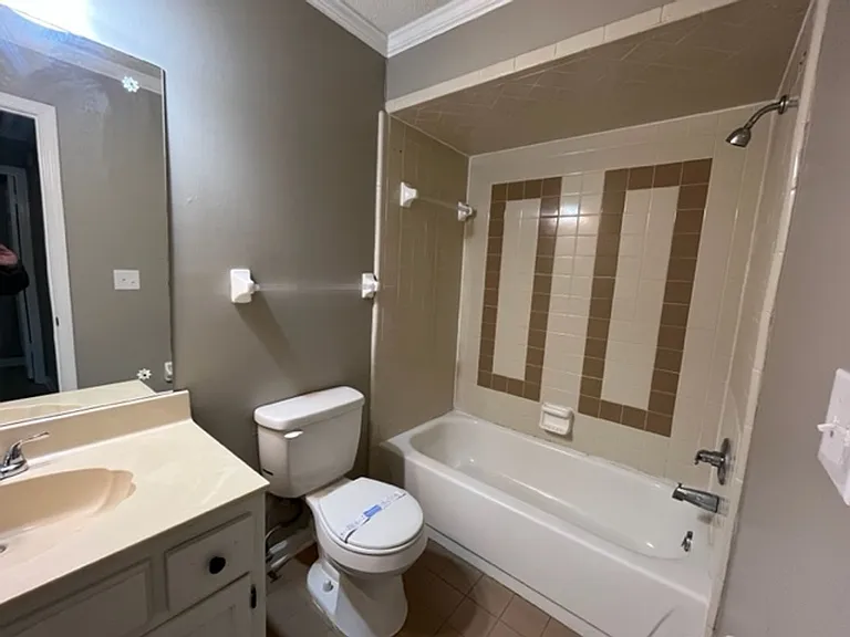 933 Woodburne Pl — Photo 8