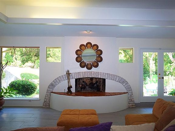 3rd image of 7522 Twin Oaks Ct