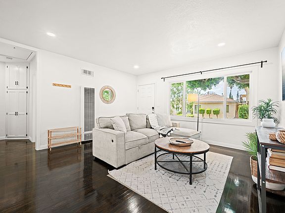 2nd image of 11163 1/2 Culver Blvd #1/2