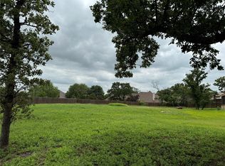 905 Crown Ct, Burleson, TX 76028