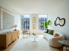 225 W 28th St