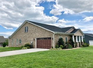 1021 W Crossing Dr, Forest, VA 24551