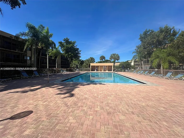 8401 SW 107th Ave #322E — Photo 33