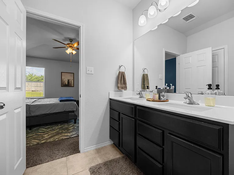 8402 Pleasant Trail Dr — Photo 22