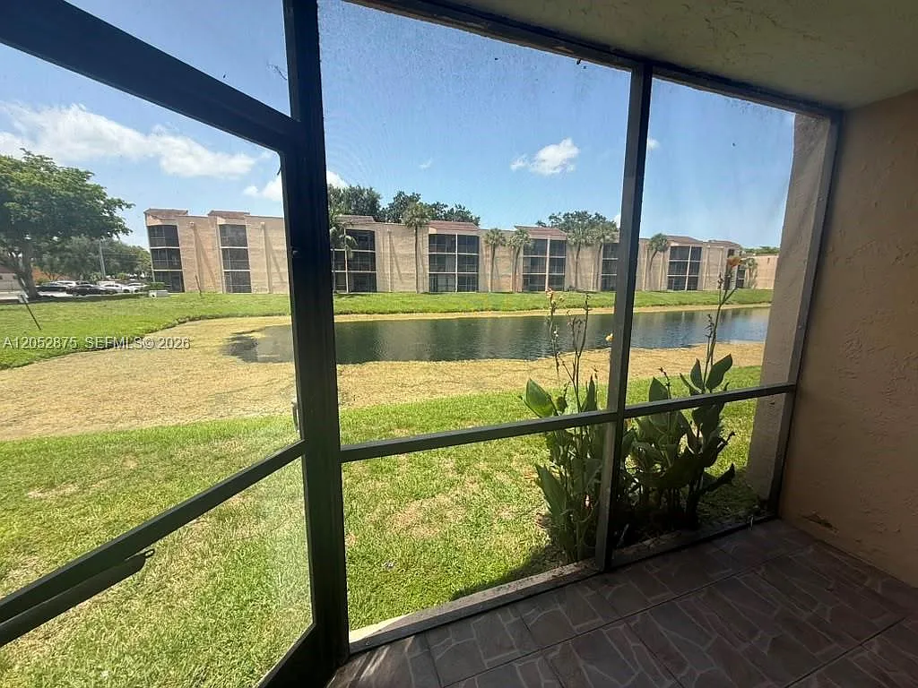 SW 117th Ter, Pembroke Pines — Photo 2