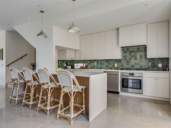 4th image of 3006 Sorin St