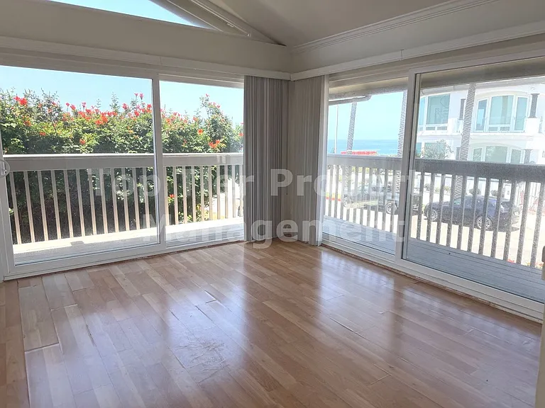 125 Acacia Ave — Photo 3