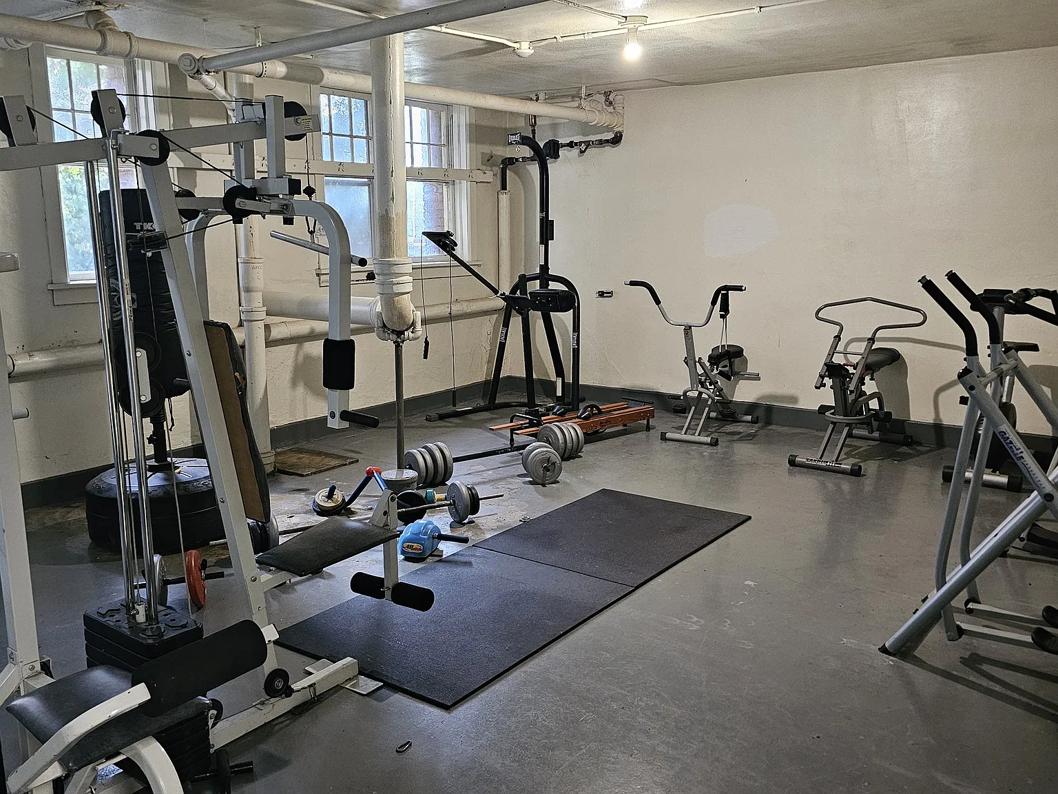Devonshire Apartments — Photo 4