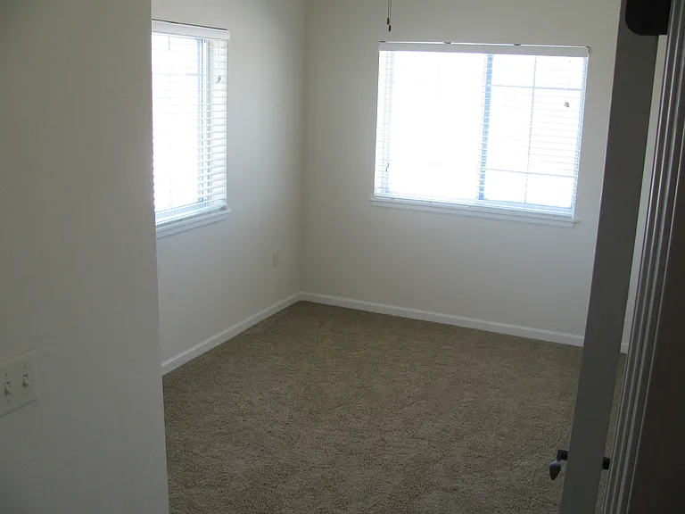 1238 Meadowbrook Dr — Photo 6