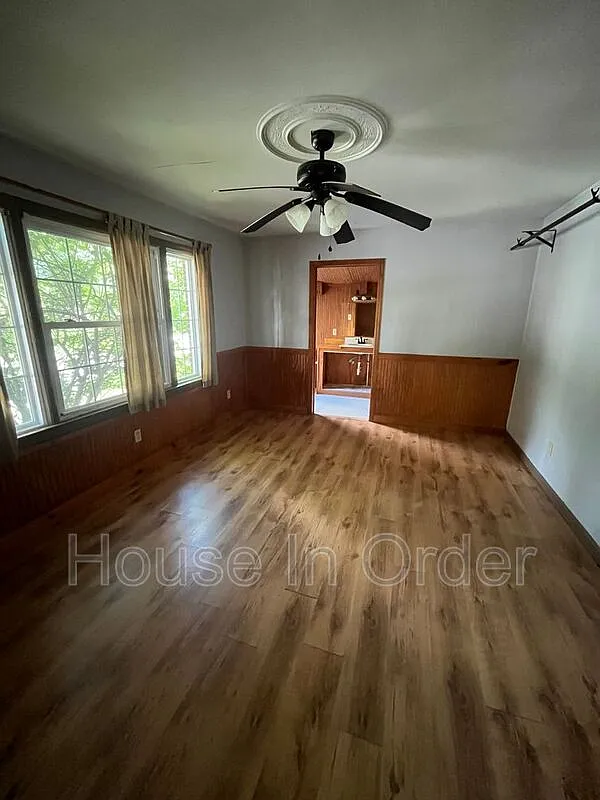 2 bed, 3.0 bath, 1300 sqft, $1,500 — Photo 3