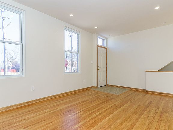 5th image of 624 S Oakley Blvd
