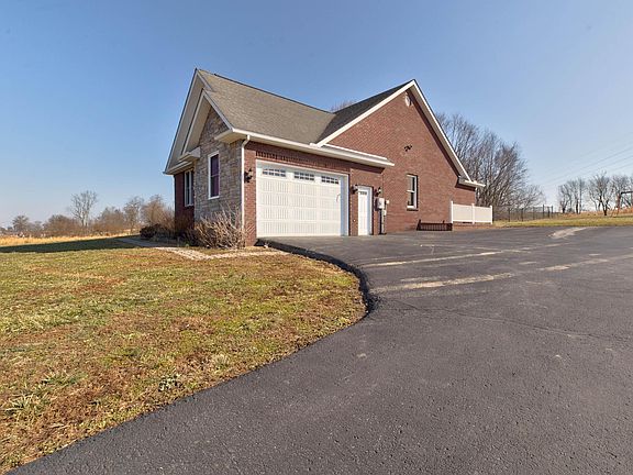 4th image of 2325 Levee Rd