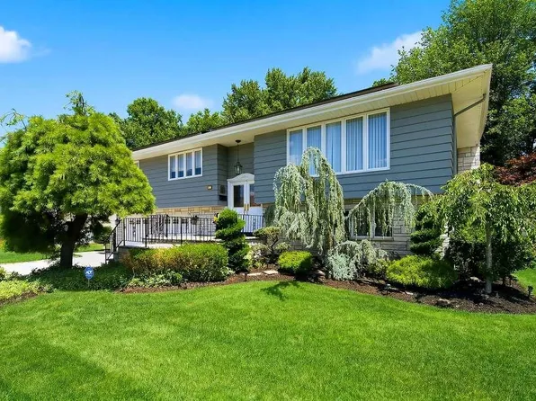 8 Mariani Dr, Little Ferry, NJ 07643