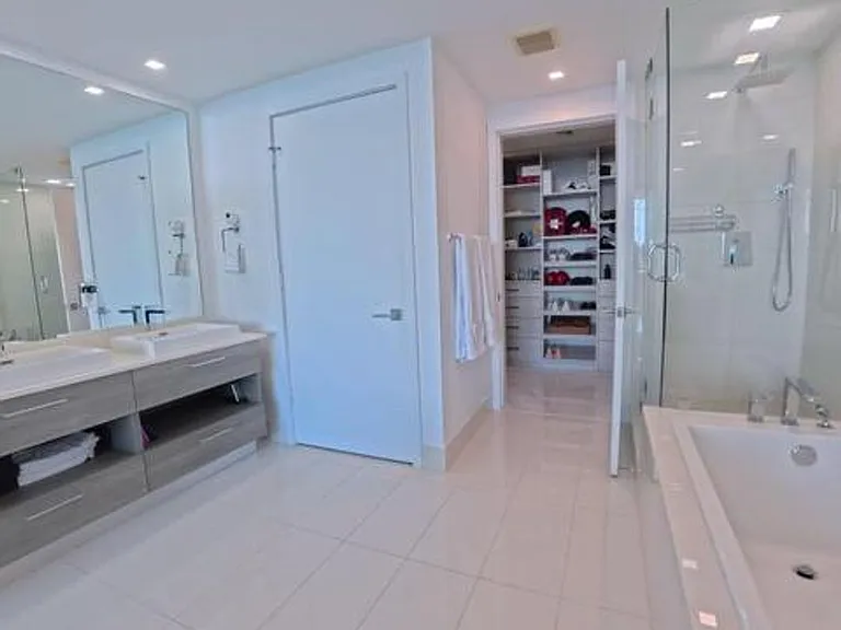 650 NE 32nd St #1601 — Photo 20