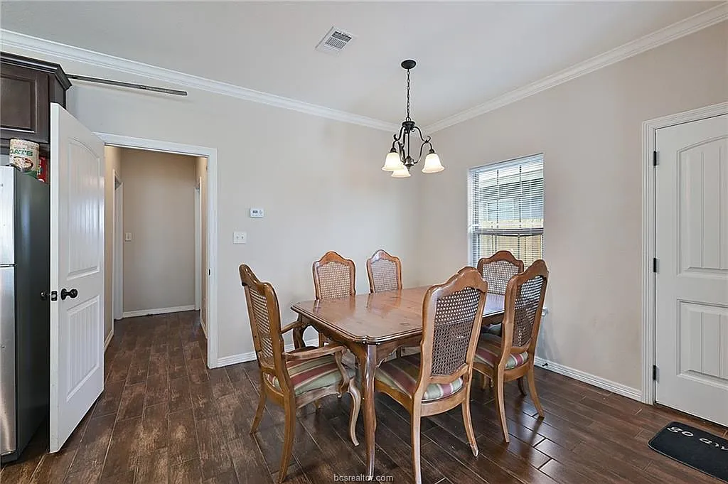 401 Ash St — Photo 4