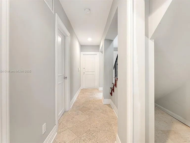 11 E Rivo Alto Dr — Photo 20