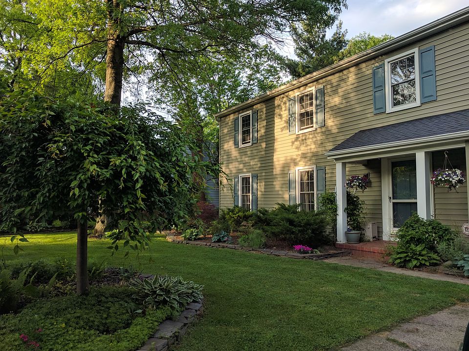 1st image of 211 Sunset Dr