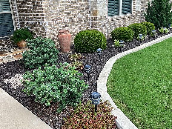 3rd image of 620 Donna Cir