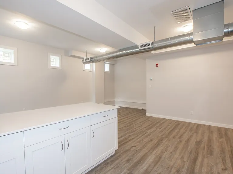 140 Caroline St S #1 — Photo 8