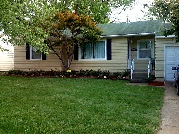 1374 E 42nd Pl