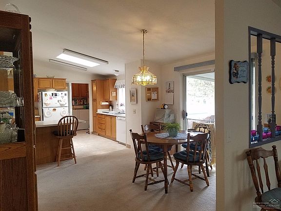 3rd image of 1035 SE Castlewood Dr