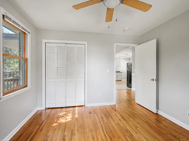 320 Oak St — Photo 6