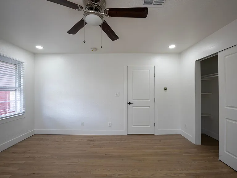 204 W 36th St #2 — Photo 28