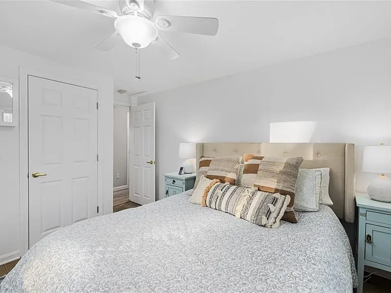 208 Marlborough St #4 — Photo 20