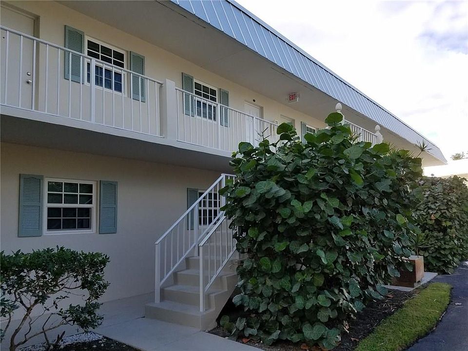 1st image of 900 Jasmine Ln